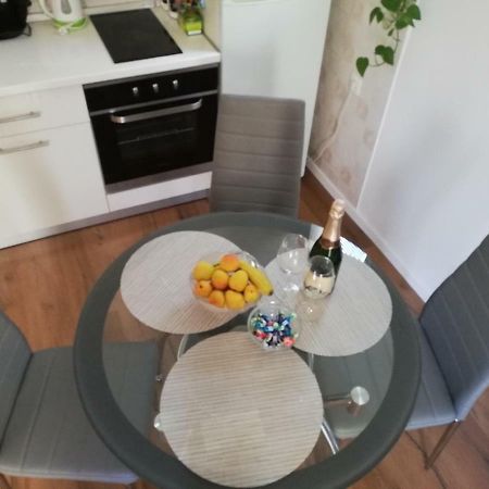Bond With Private Parking Apartman Zára Kültér fotó