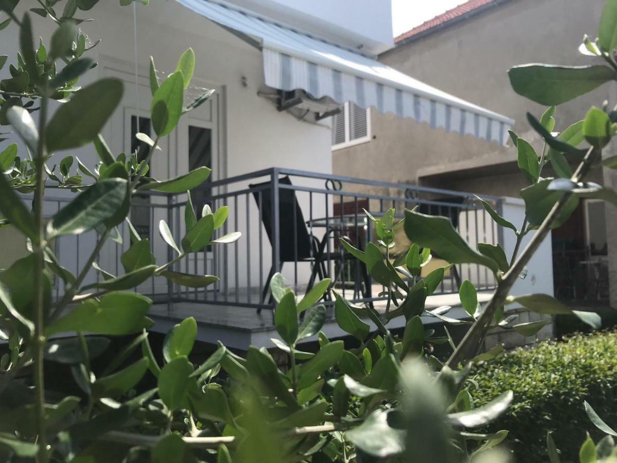 Bond With Private Parking Apartman Zára Kültér fotó
